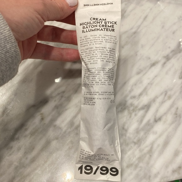 19/99 highlight cream stick in Miele. Creamy golden highlighter. shimmering glow - Picture 10 of 11